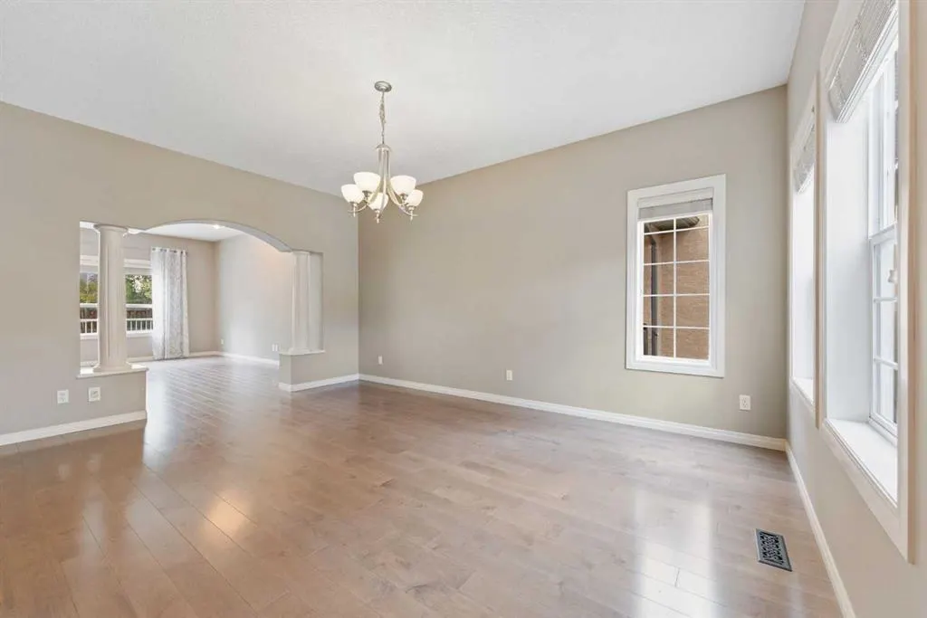 164 Strathlea Place SW