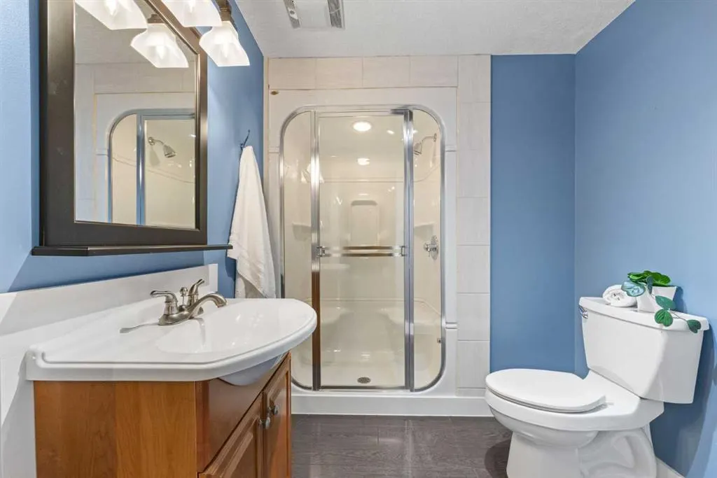 164 Strathlea Place SW