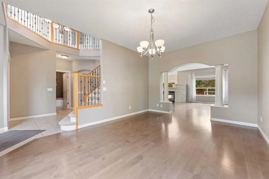 164 Strathlea Place SW