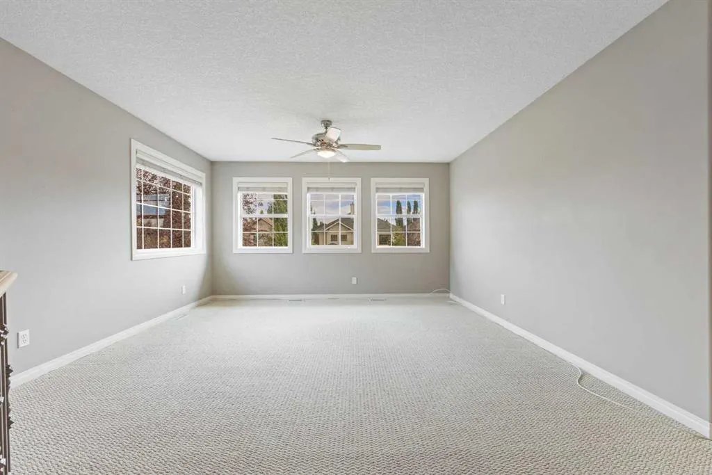 164 Strathlea Place SW