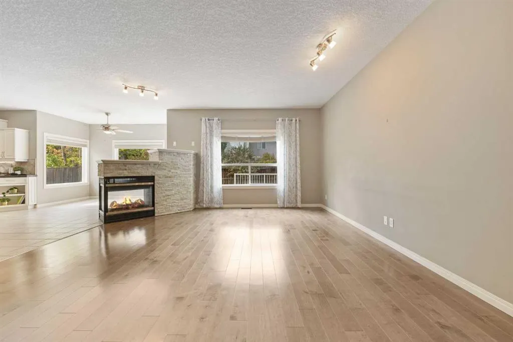 164 Strathlea Place SW