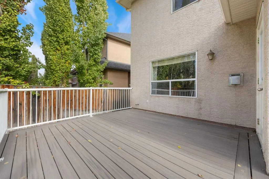 164 Strathlea Place SW