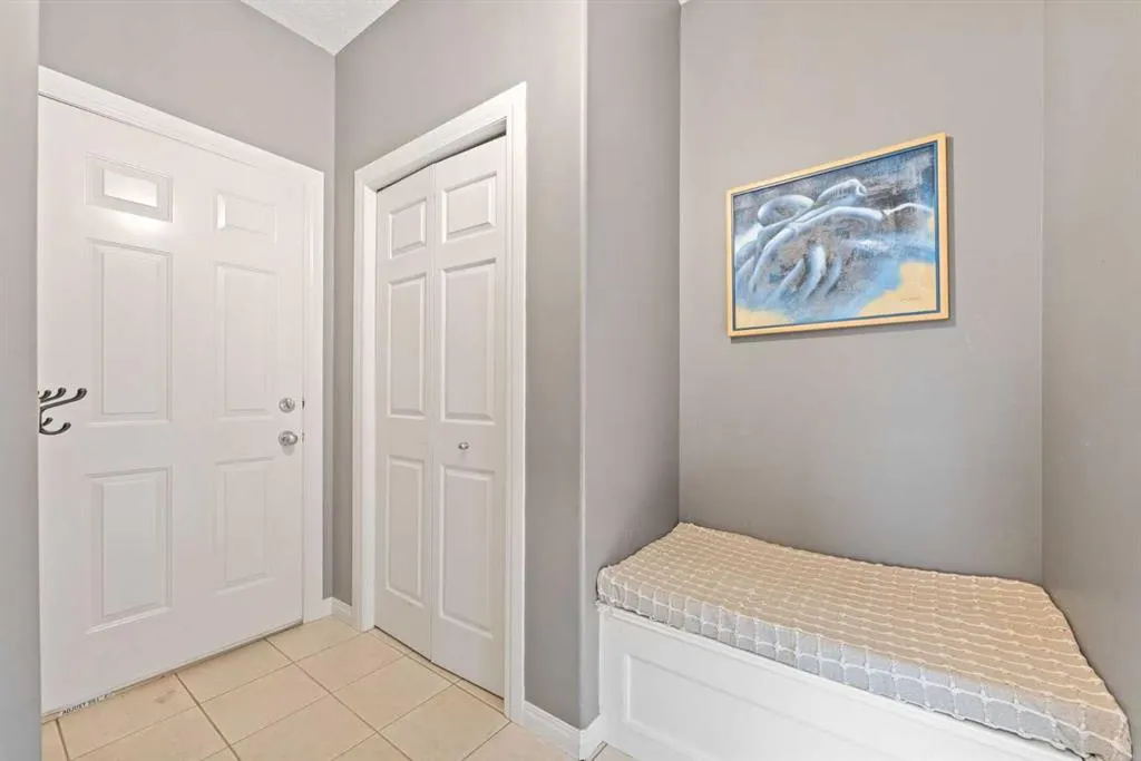 164 Strathlea Place SW