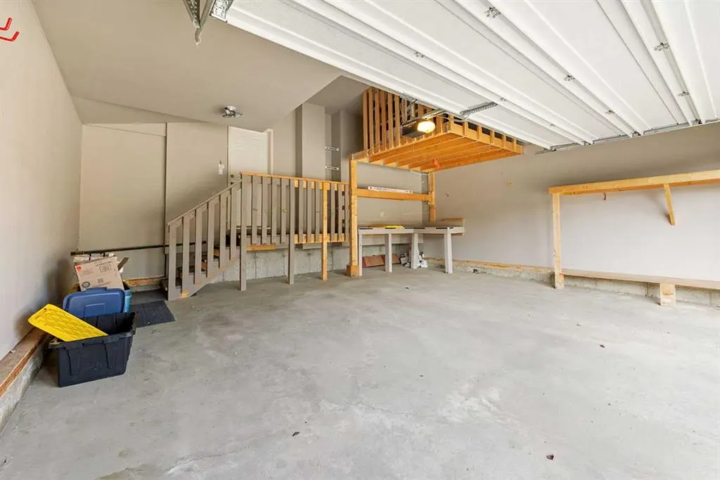 164 Strathlea Place SW