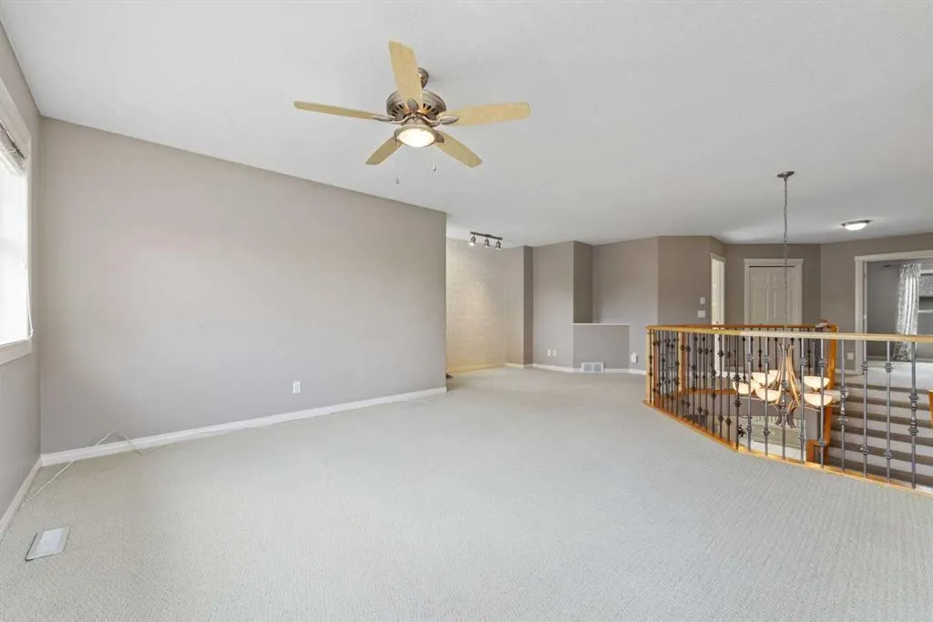164 Strathlea Place SW