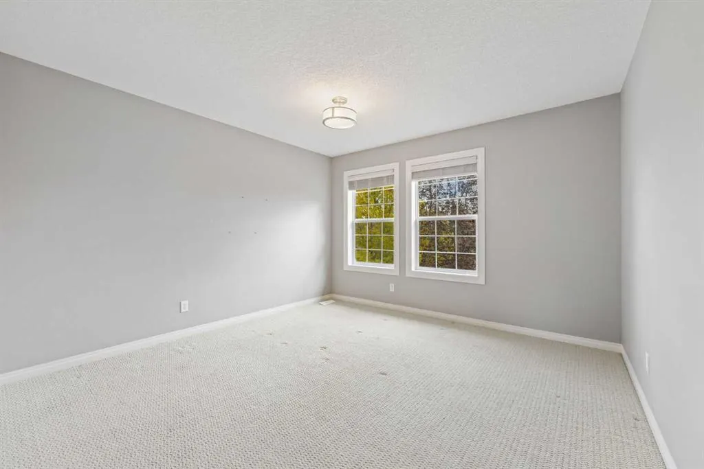 164 Strathlea Place SW