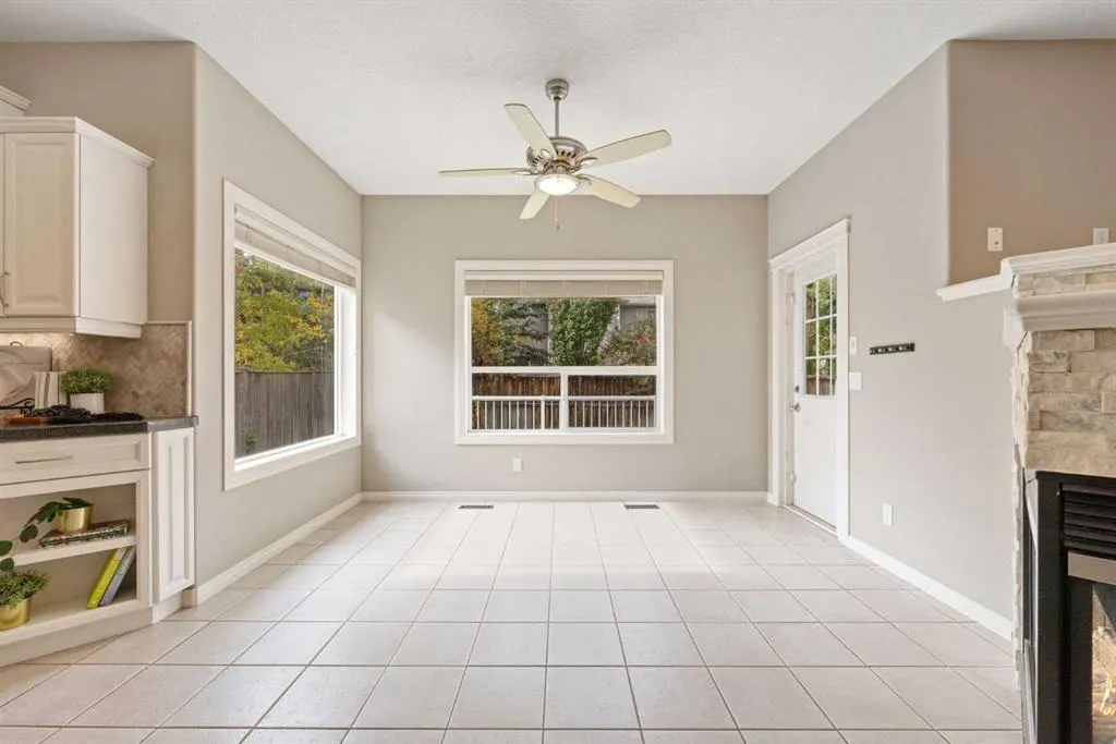 164 Strathlea Place SW