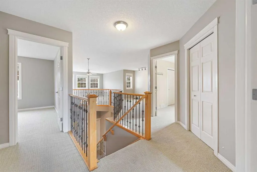 164 Strathlea Place SW