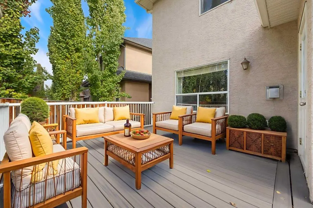 164 Strathlea Place SW
