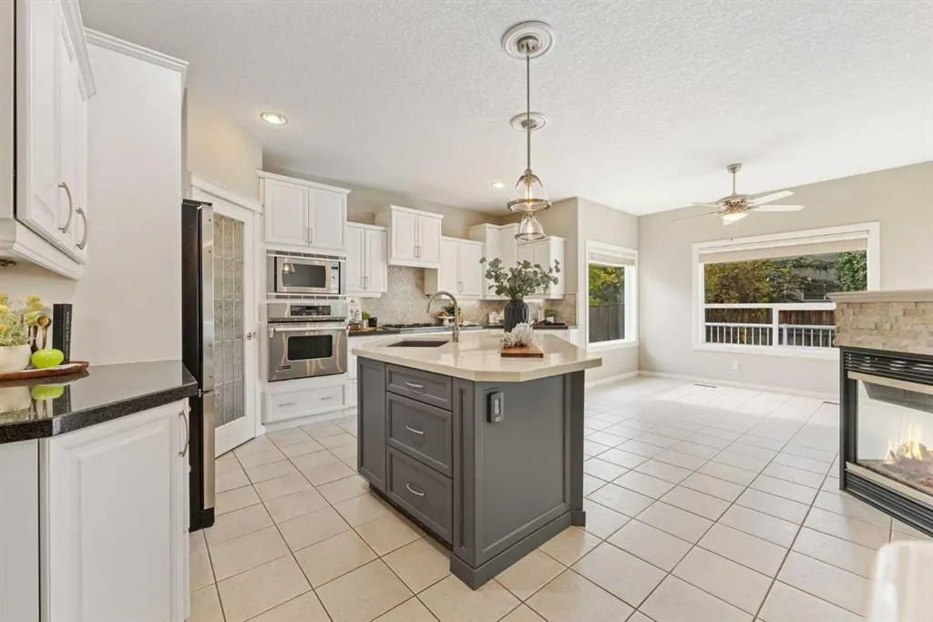 164 Strathlea Place SW