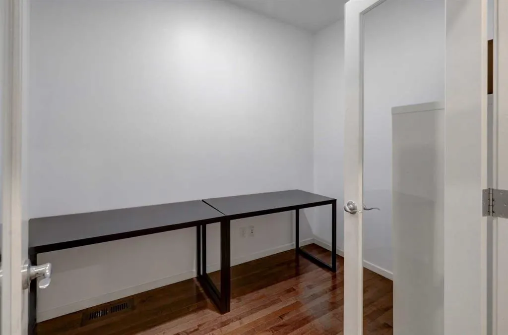 20 Nolancrest Green NW