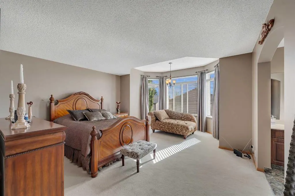 19 Panorama Hills Crescent NW