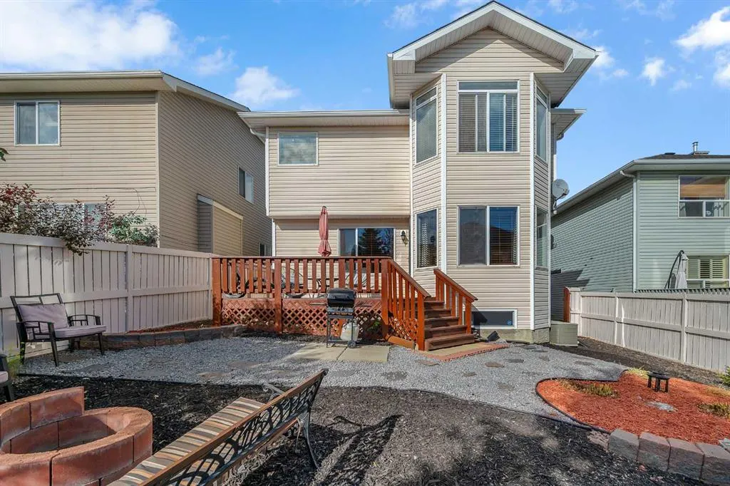19 Panorama Hills Crescent NW