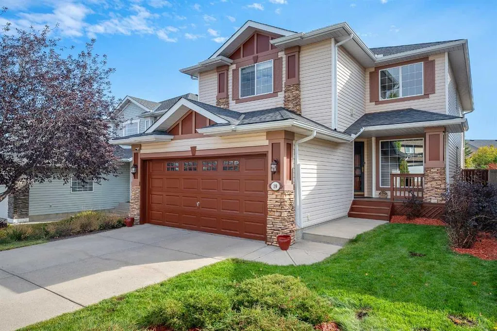 19 Panorama Hills Crescent NW