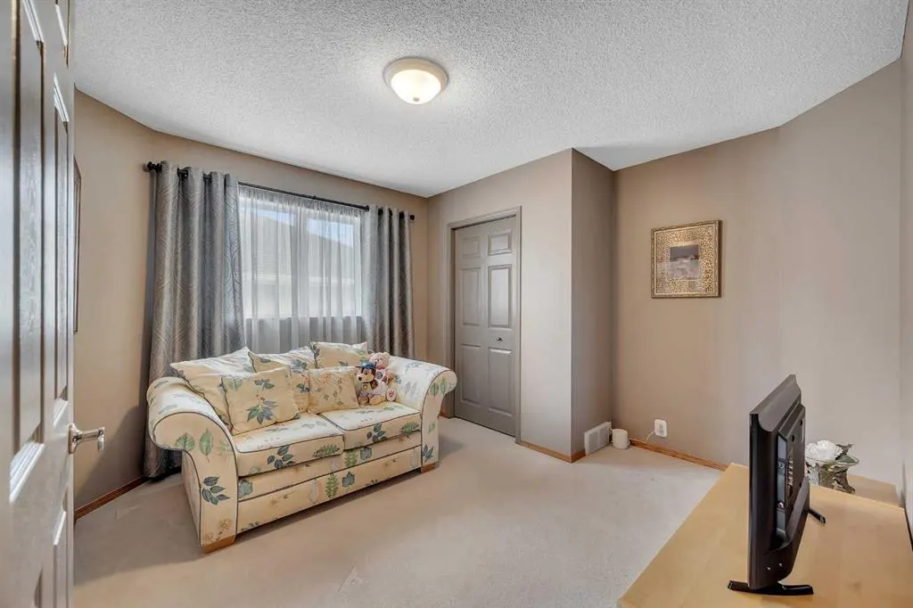 19 Panorama Hills Crescent NW