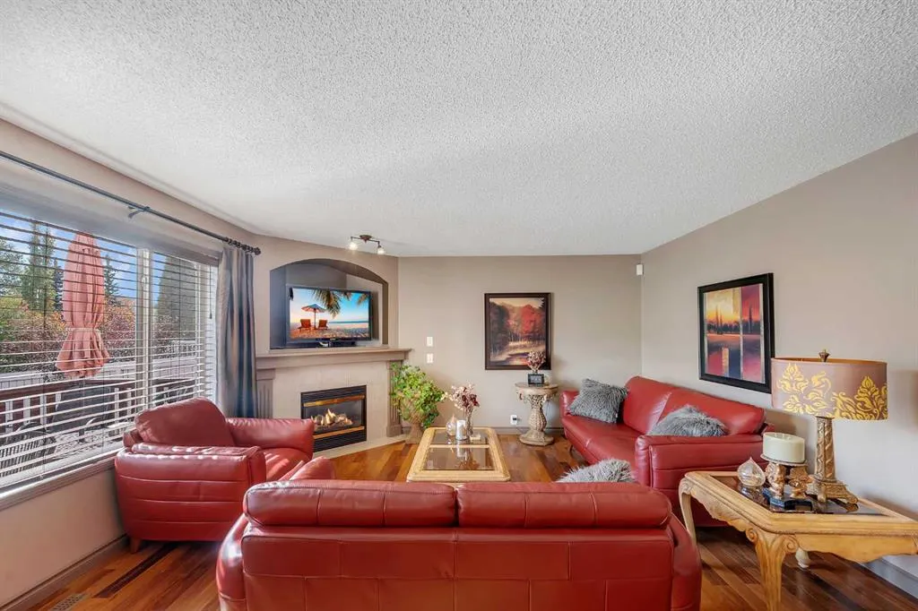 19 Panorama Hills Crescent NW