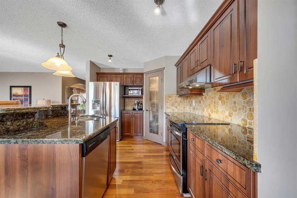 19 Panorama Hills Crescent NW