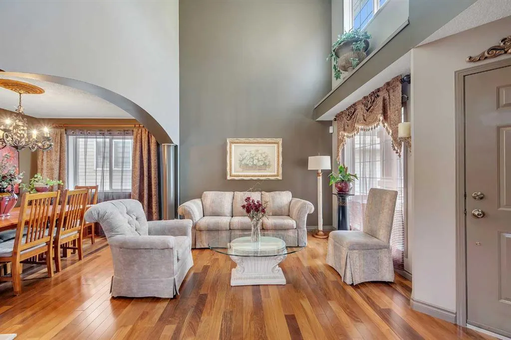 19 Panorama Hills Crescent NW