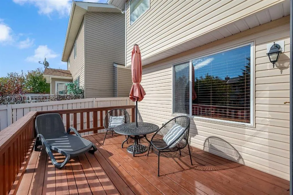 19 Panorama Hills Crescent NW