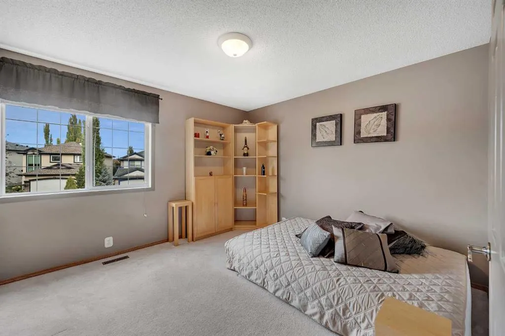 19 Panorama Hills Crescent NW