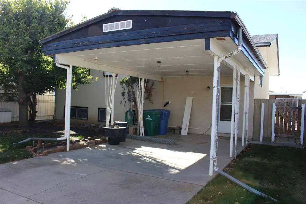 2409 17 Street N