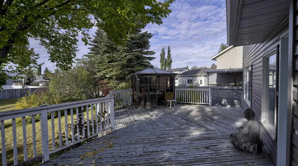 160 Riverstone Crescent SE