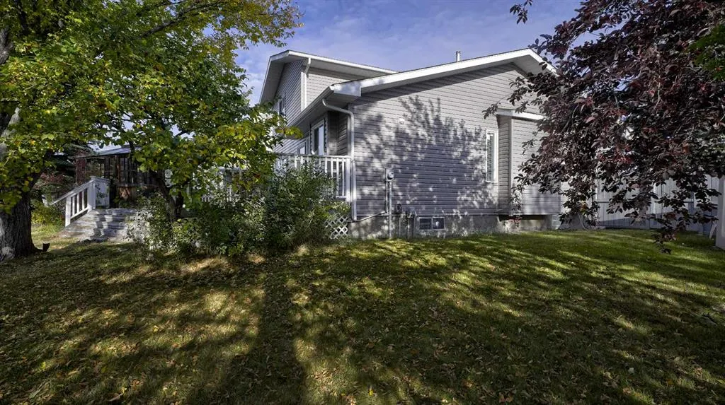 160 Riverstone Crescent SE