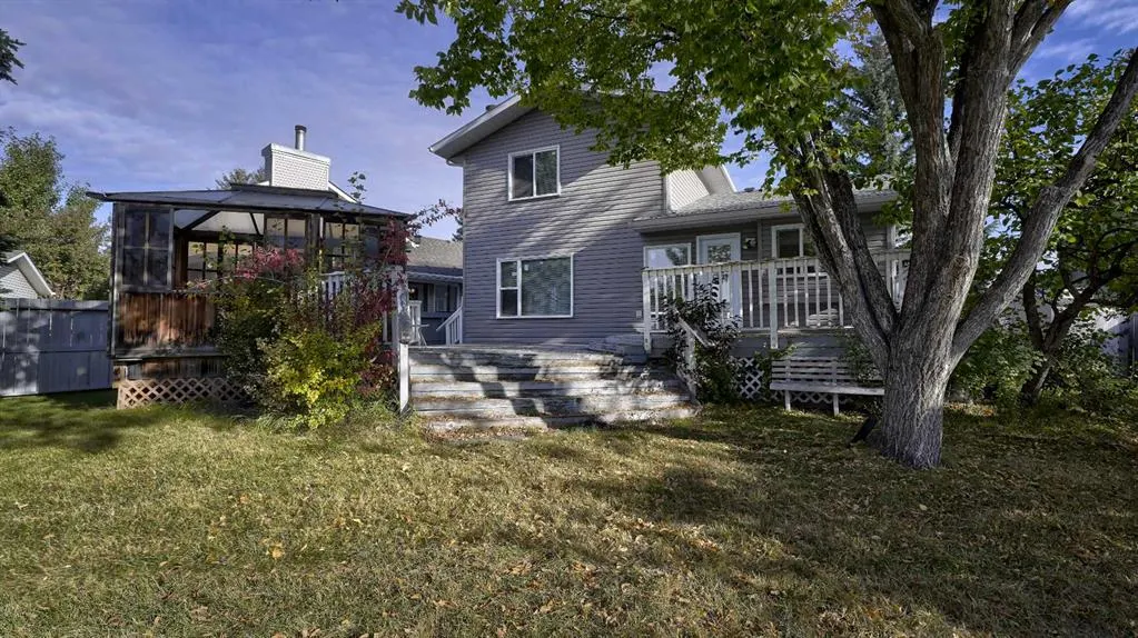 160 Riverstone Crescent SE