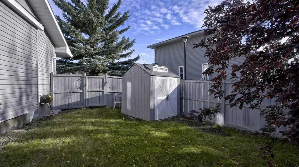 160 Riverstone Crescent SE