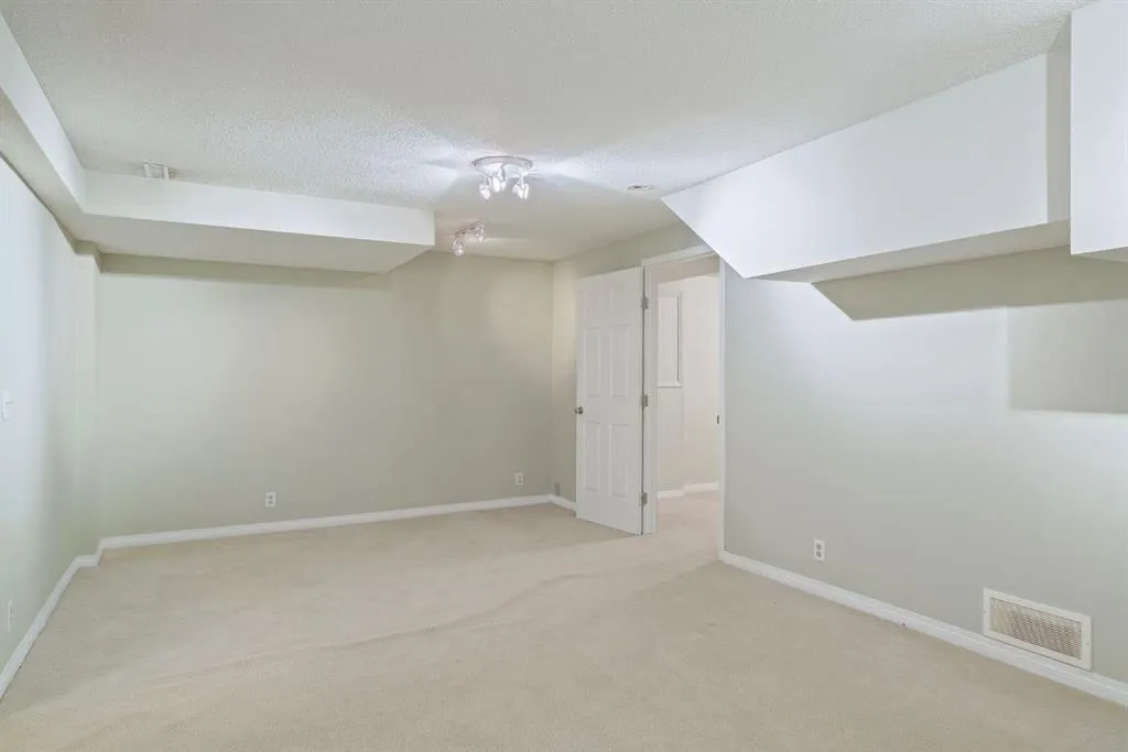275 Woodridge Drive SW, #23
