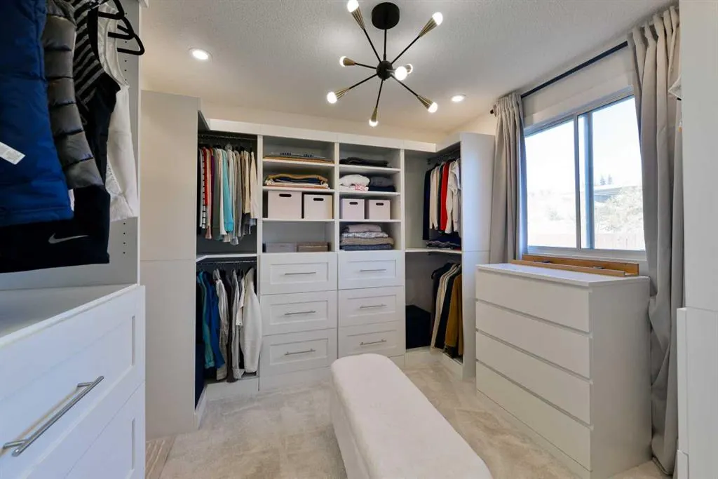 6304 Crowchild Trail SW