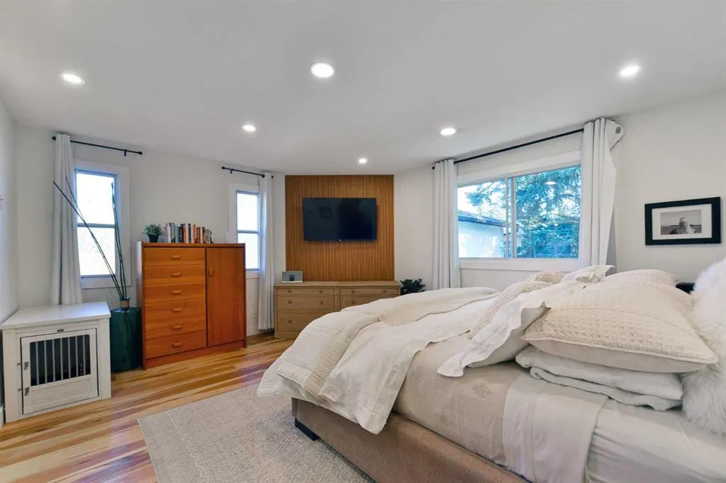 6304 Crowchild Trail SW