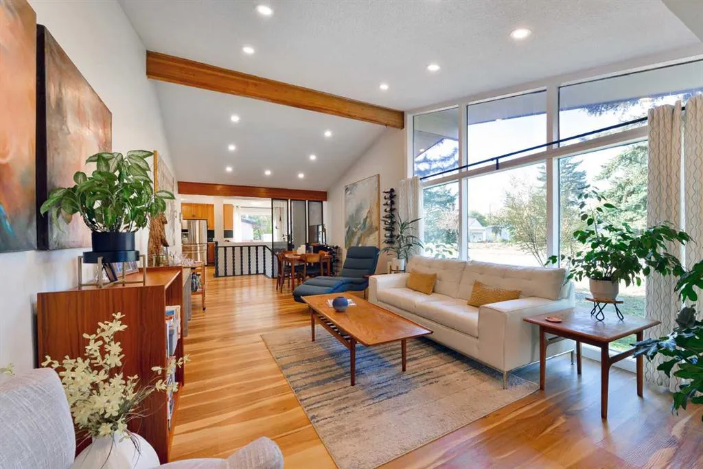 6304 Crowchild Trail SW