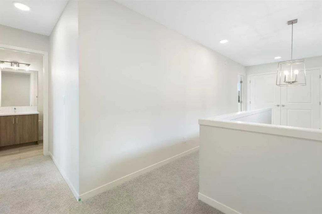 688 Buffaloberry Manor SE