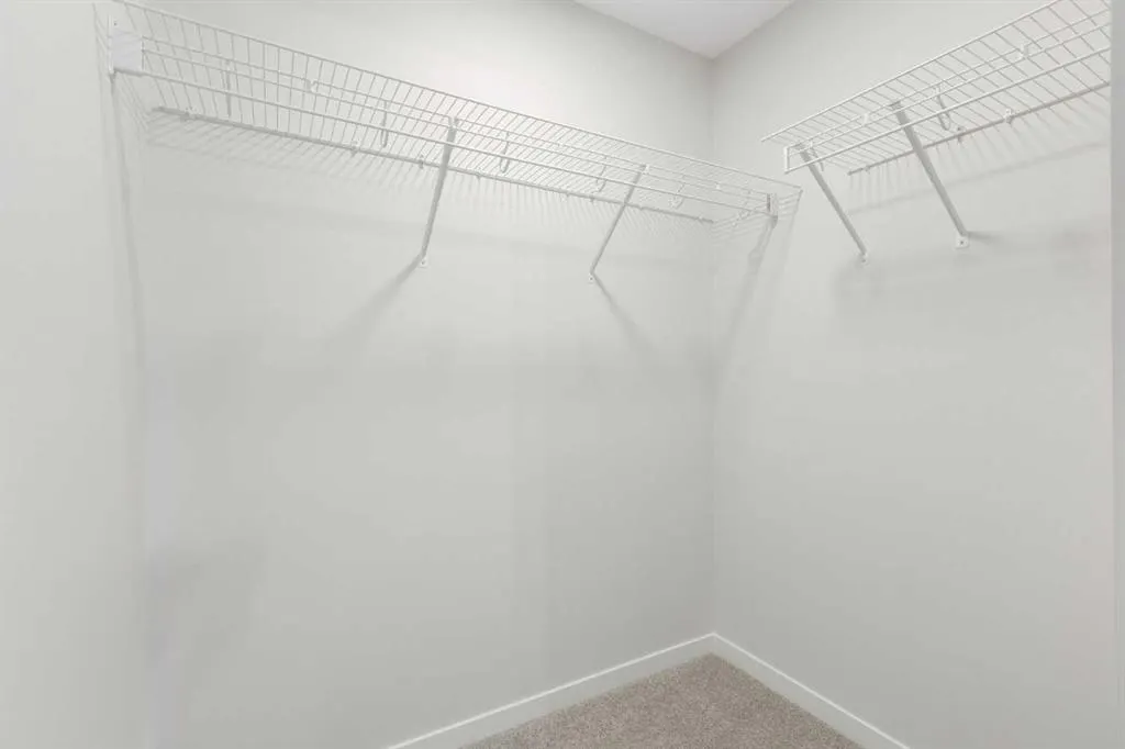 688 Buffaloberry Manor SE