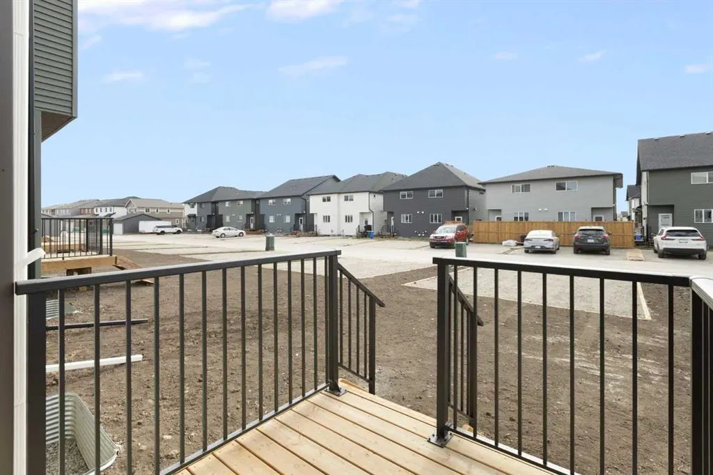 688 Buffaloberry Manor SE