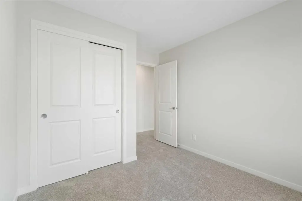 688 Buffaloberry Manor SE