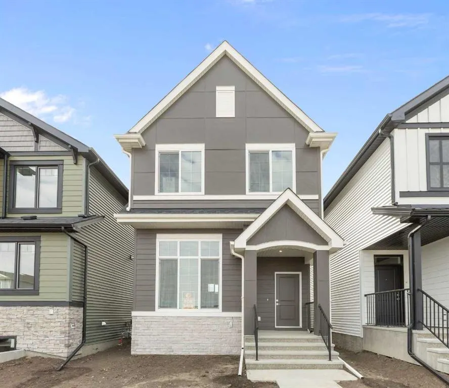 688 Buffaloberry Manor SE