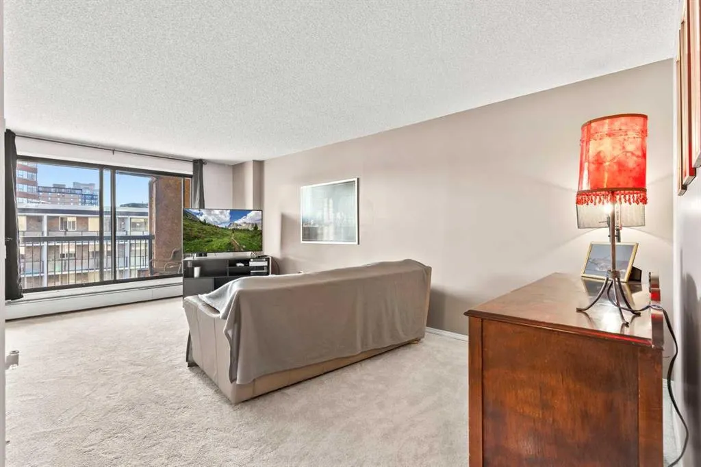 718 12 Avenue SW, #704