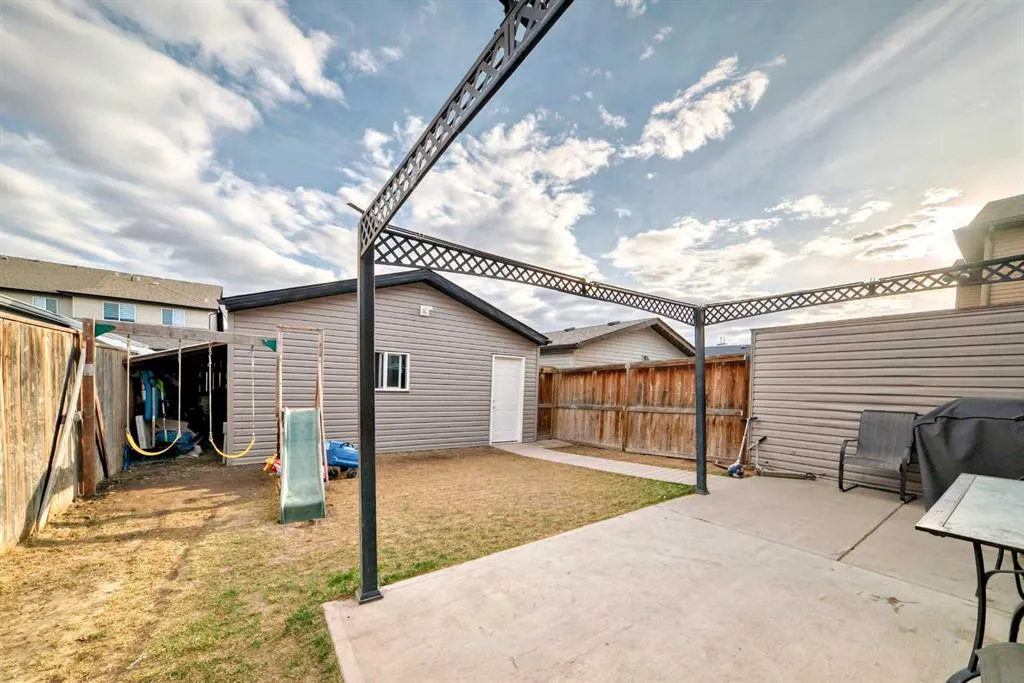 290 Luxstone Way SW