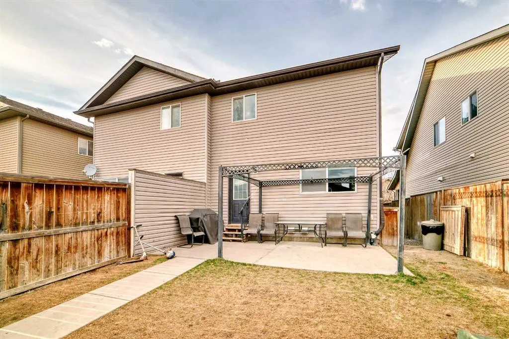 290 Luxstone Way SW