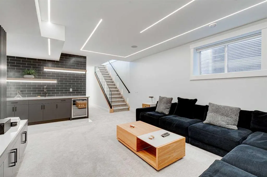 1902 13 Street SW