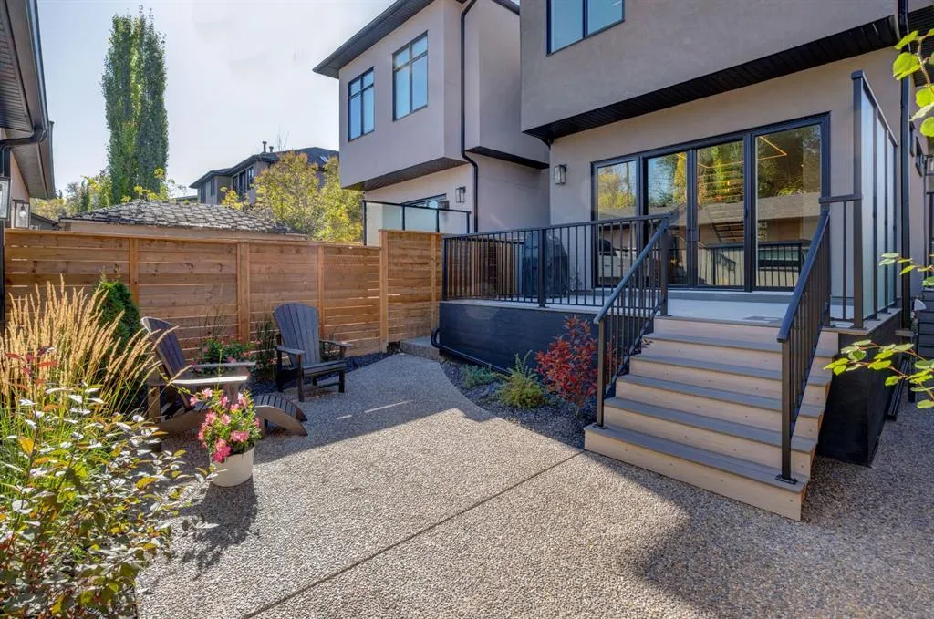 1902 13 Street SW
