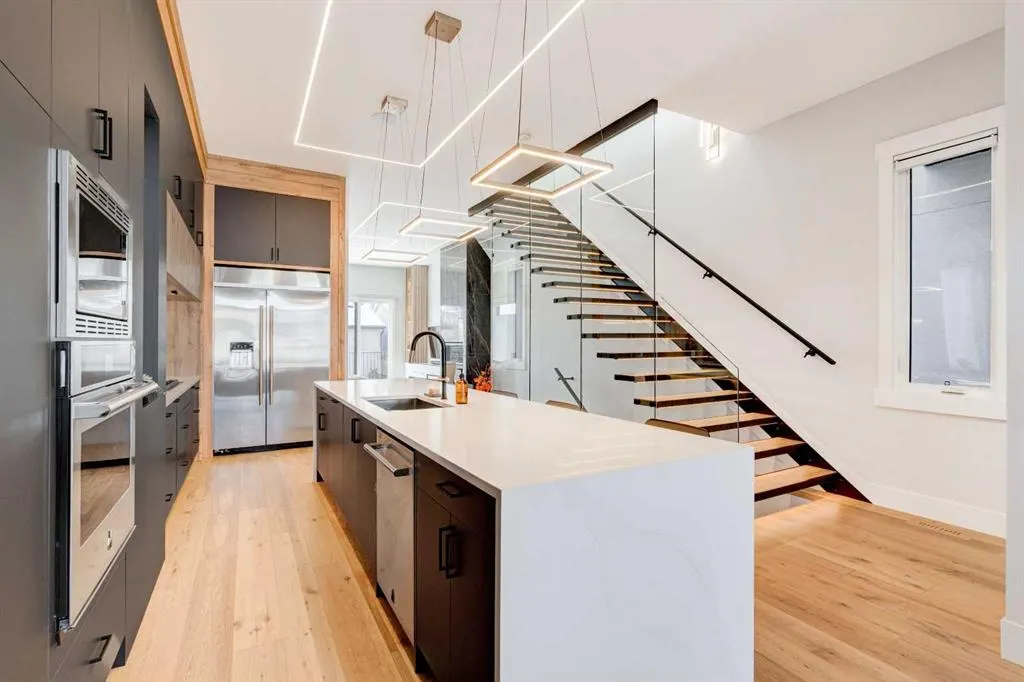 1902 13 Street SW