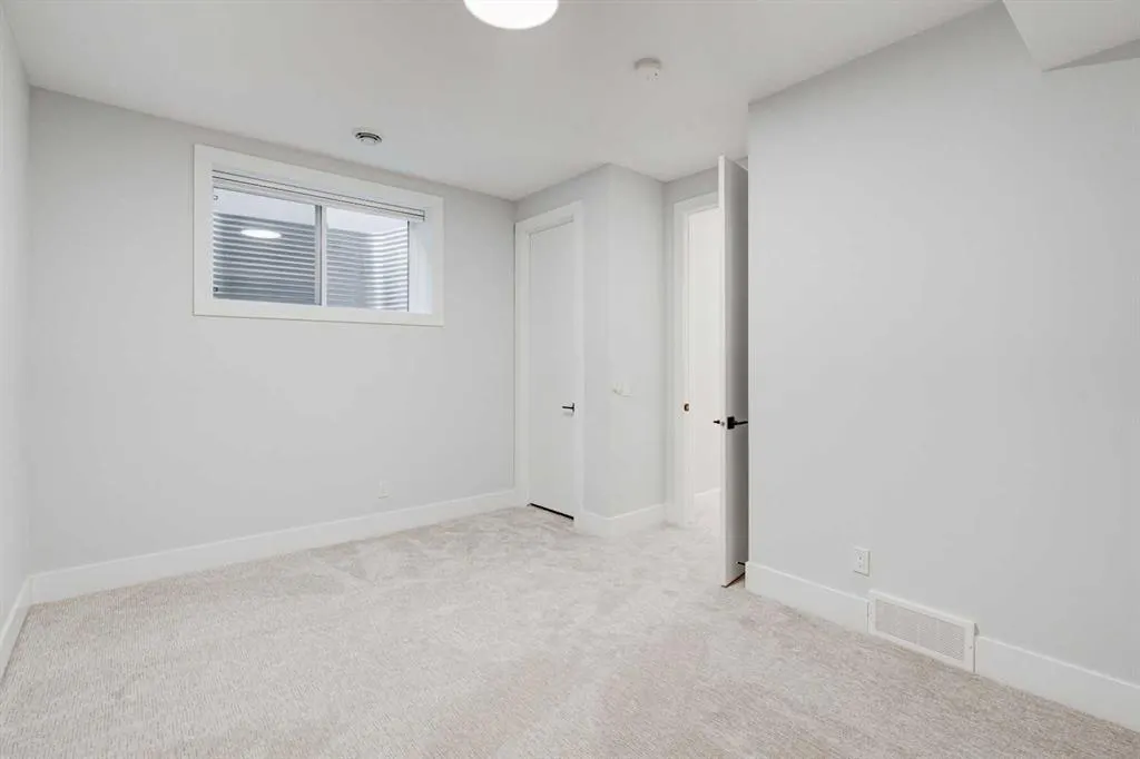 1902 13 Street SW