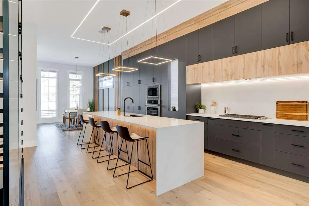 1902 13 Street SW