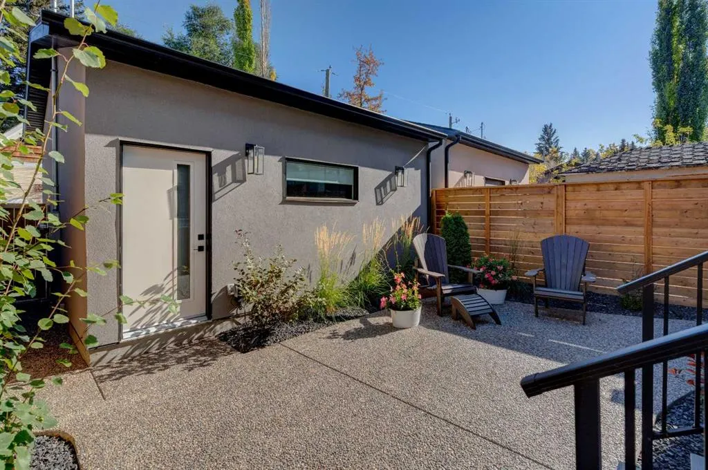 1902 13 Street SW
