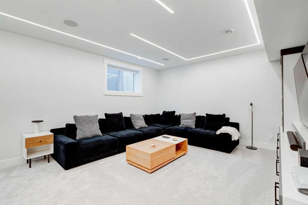 1902 13 Street SW