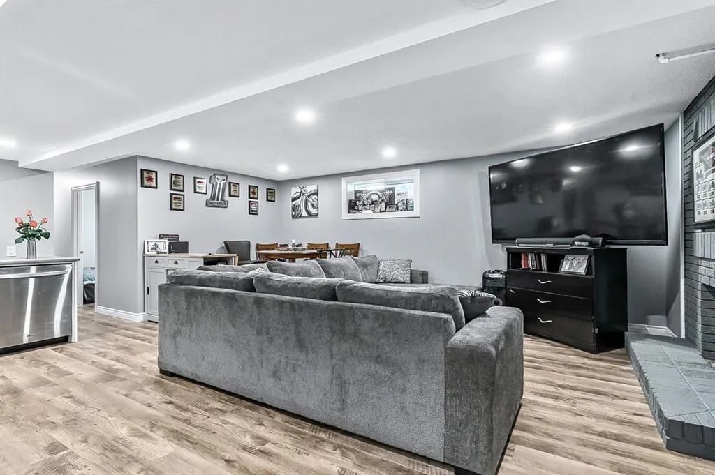 128 Queen Alexandra Close SE