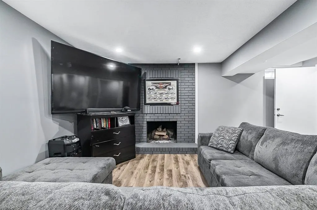 128 Queen Alexandra Close SE
